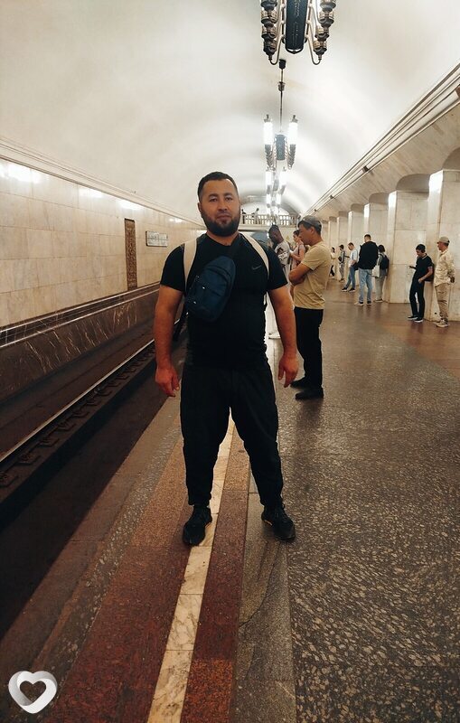 Али, Москва