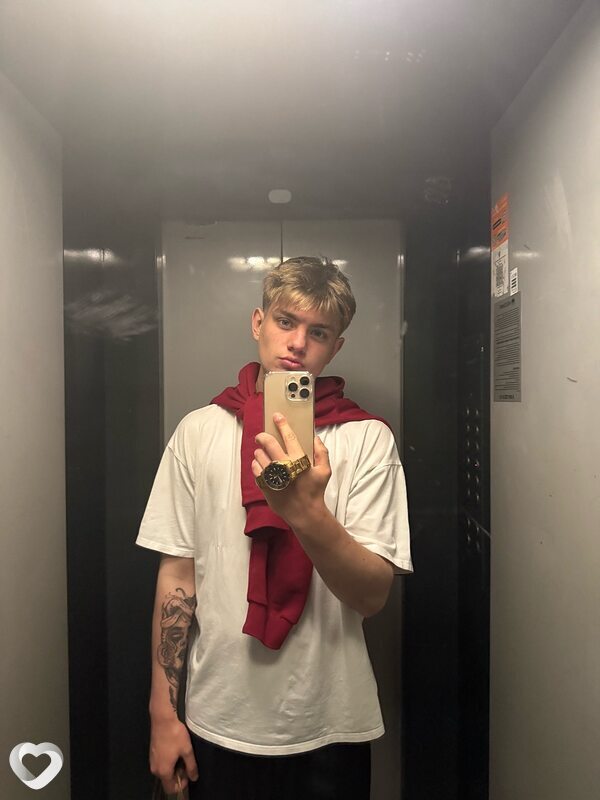 Даня, 26, Москве — анкета №2372747