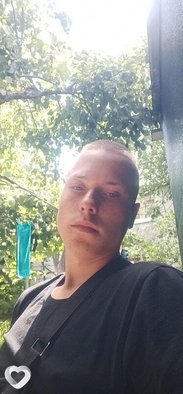 Максим, 21, Адлер — анкета №2377397