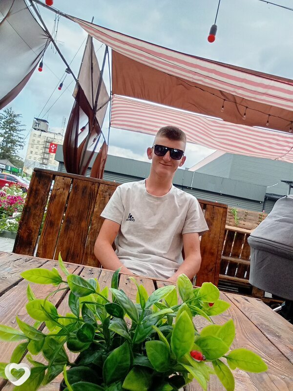 Андрей, 21, Херсоне — анкета №2377332