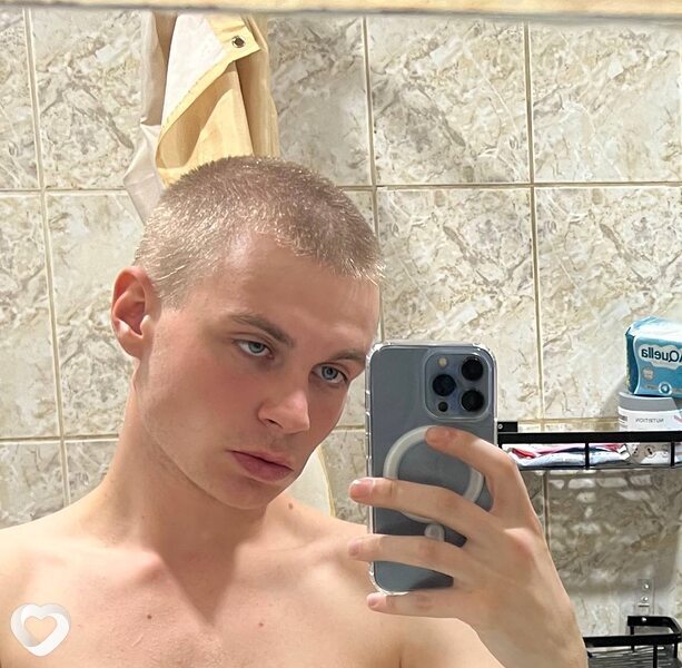 Артём, 21, Норильске — анкета №2378330
