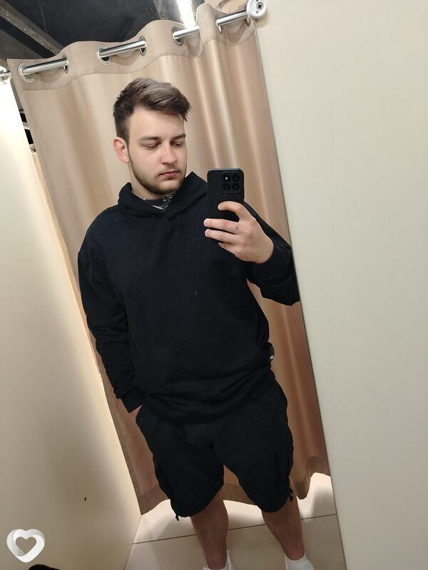 Илья, 27, Воронеже — анкета №2378210