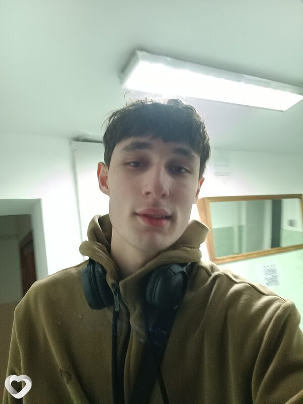 Влад, 20, Барнауле — анкета №2378048