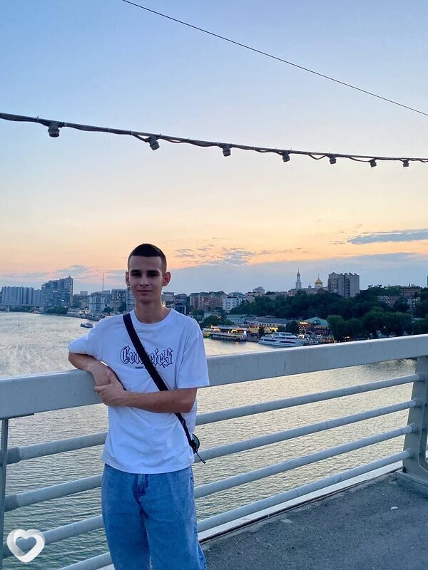 Влад, 19, Батайске — анкета №2378715