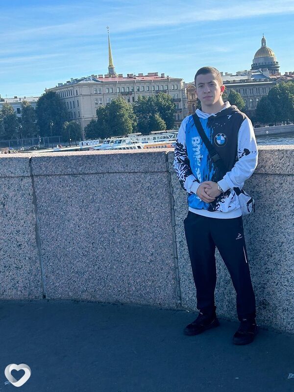 Гена, 23, Санкт-Петербурге — анкета №2379329