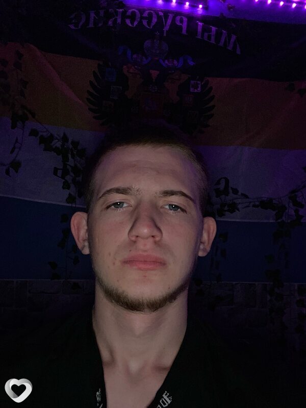 Илья, 20, Барнауле — анкета №2378969