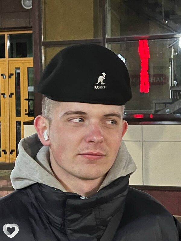 Михаил, 21, Кировске — анкета №2379425