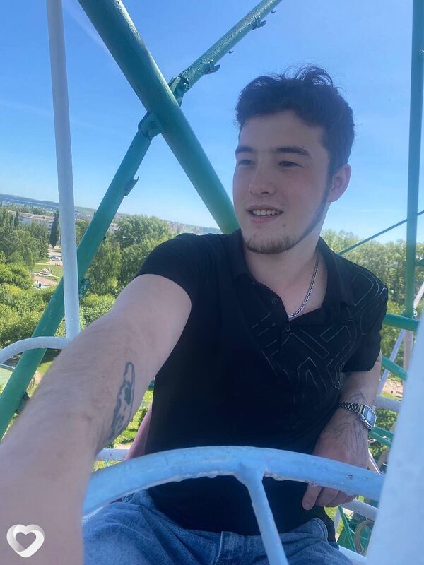 Данил, 20, Екатеринбурге — анкета №2381089