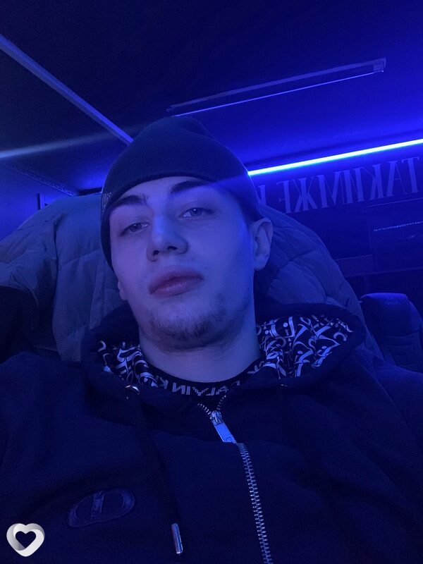 Дима, 23, Нижневартовске — анкета №2383299