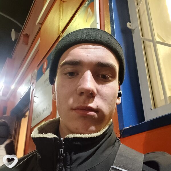 Мишаня, 19, Москве — анкета №2385357