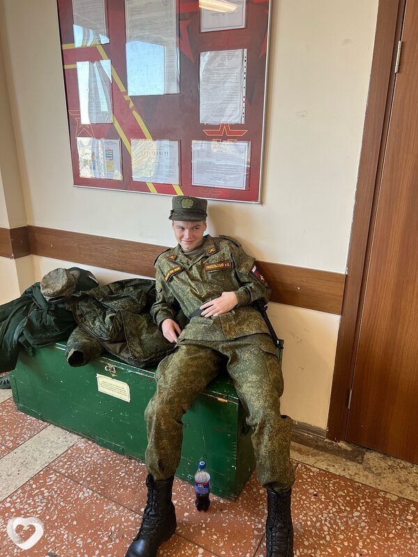Илья, 21, Москве — анкета №2386400