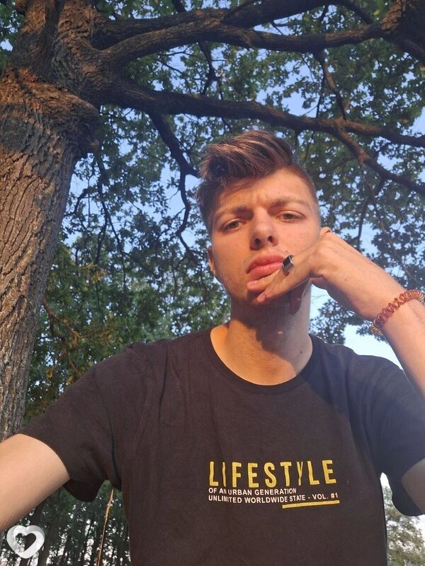 Максим, 21, Коломне — анкета №2387305