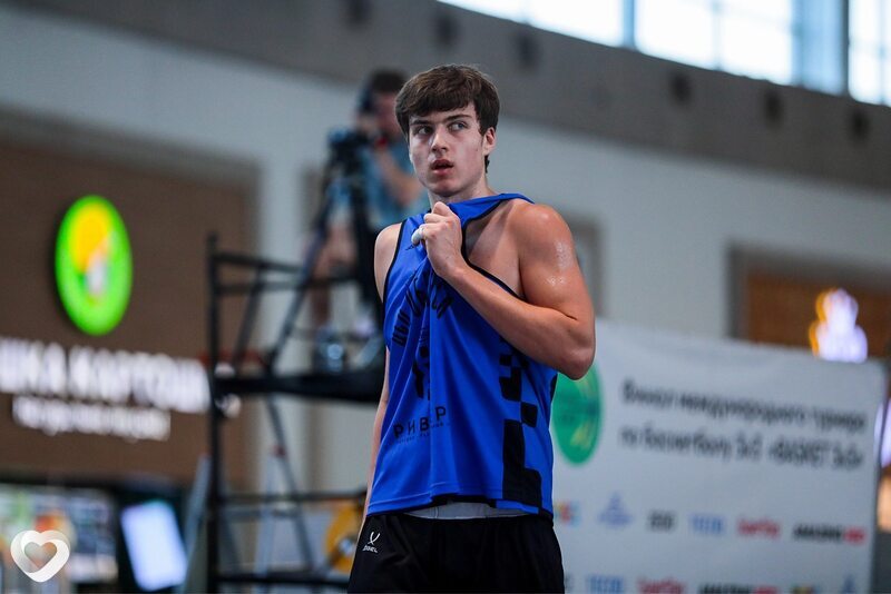 Матвей, 20, Москве — анкета №2390249
