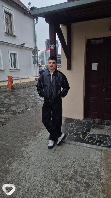 Артём, 19, Минске — анкета №2395538
