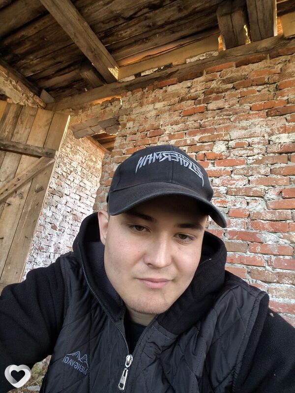 Михаил, 21, Тобольске — анкета №2395983