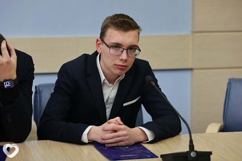 Игорь, 20, Москве — анкета №2397080