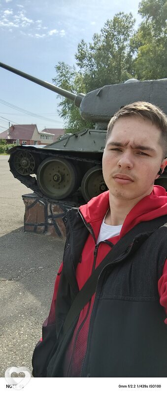 Денис, 19, Минусинске — анкета №2398218