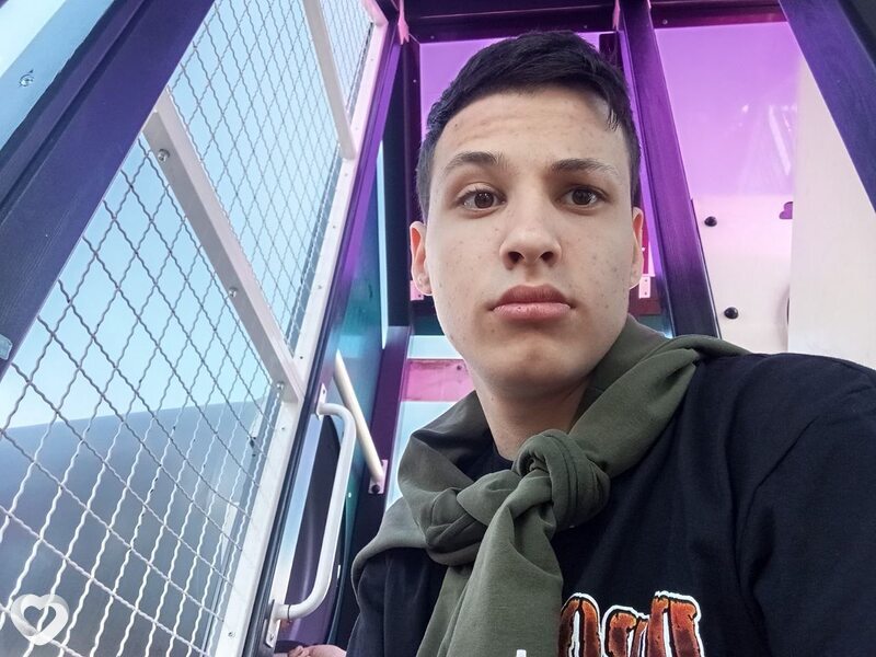 Даня, 19, Москве — анкета №2400529