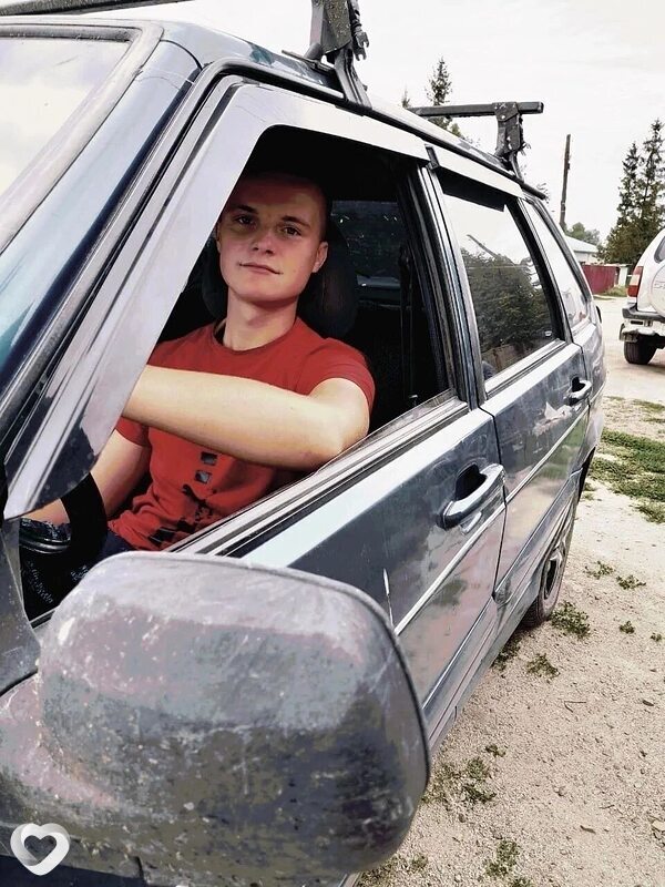 Макс, 20, Рубцовске — анкета №2401804