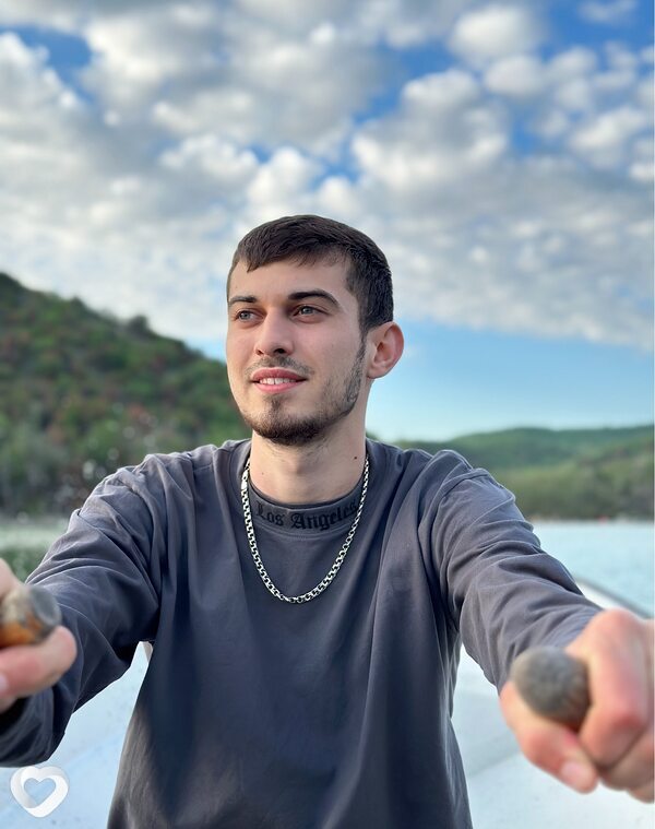 Толя, 21, Москве — анкета №2403100