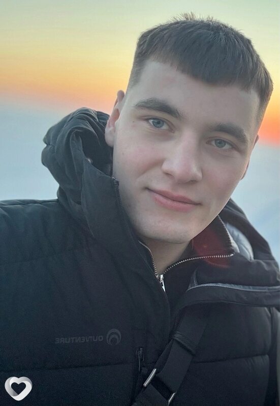 Артем, 21, Архангельске — анкета №2402778