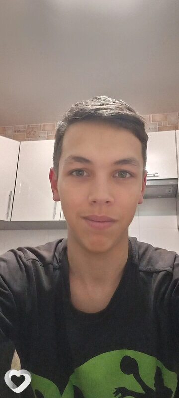Влад, 21, Смолевичах — анкета №2404477