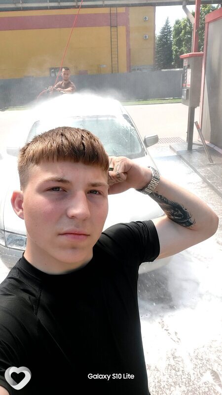 Валерий, 20, Барановичах — анкета №2413914