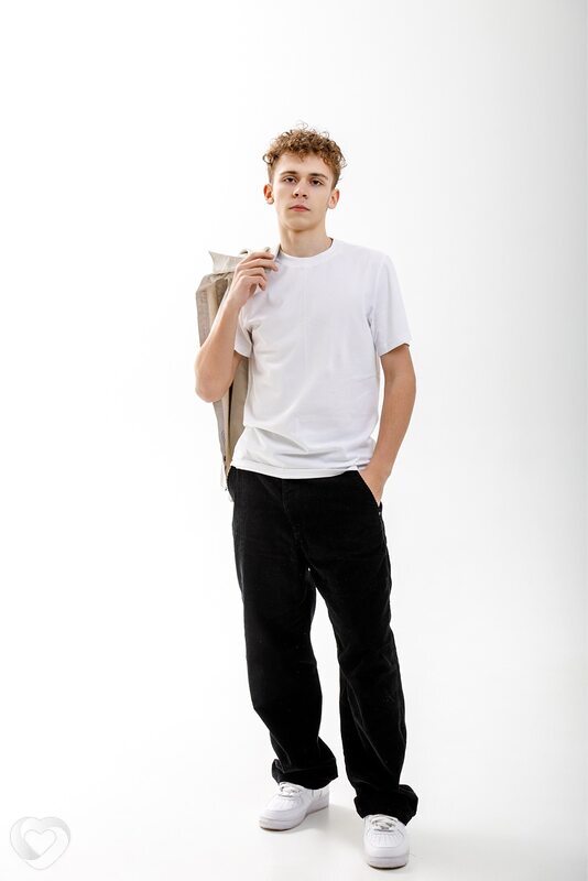 Артём, 19, Минске — анкета №2414233