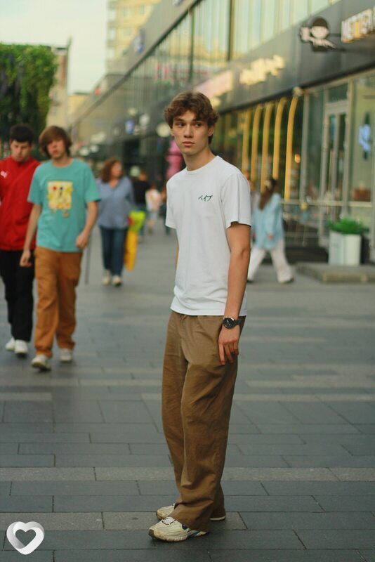 Евгений, 19, Москве — анкета №2414559