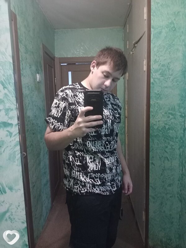 Антон, 19, Уссурийске — анкета №2417233