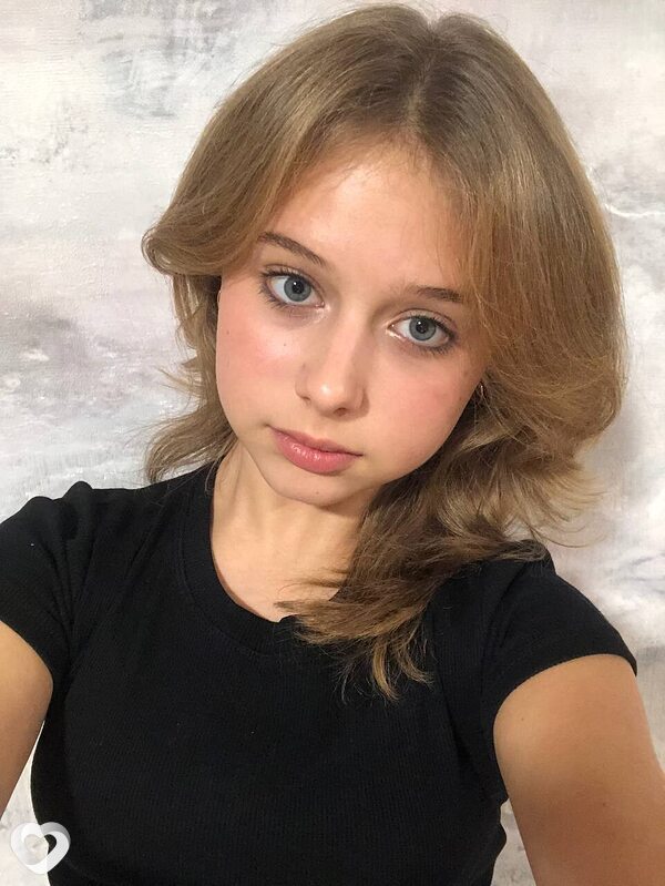 Василиса, 20, Таганроге — анкета №2421424