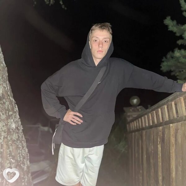 Артем, 21, Гомеле — анкета №2423744
