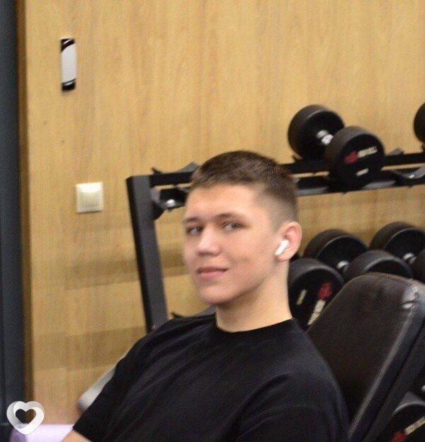 Максим, 20, Екатеринбурге — анкета №2427354