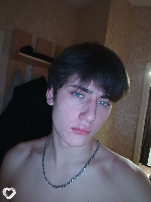 Данил, 19, Омске — анкета №2429873