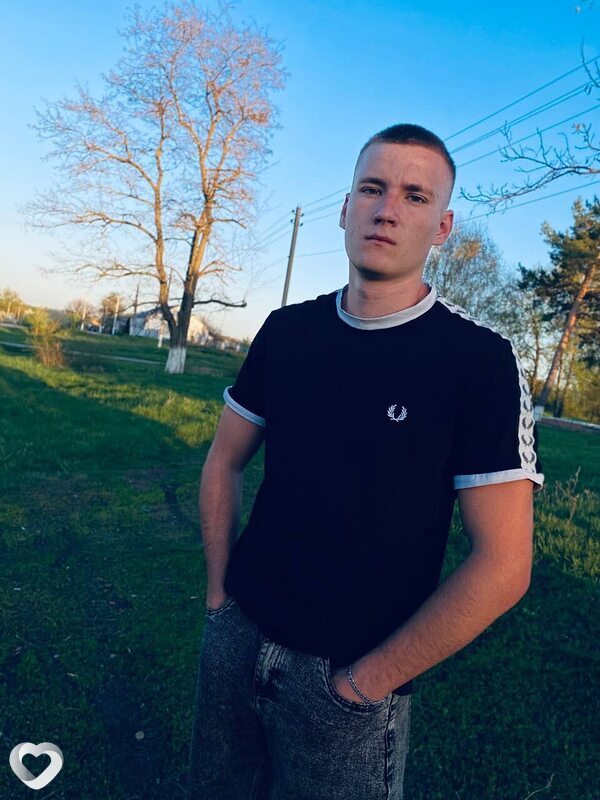 Владимир, 20, Валуйках — анкета №2431378