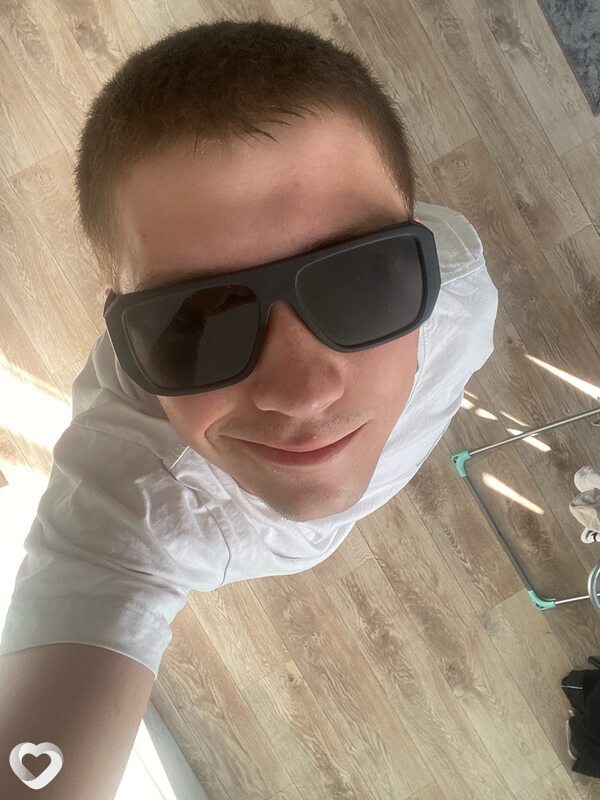 Артем, 21, Москве — анкета №2433181