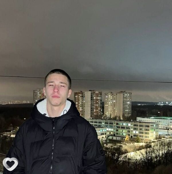 Амир, 19, Москве — анкета №2434437