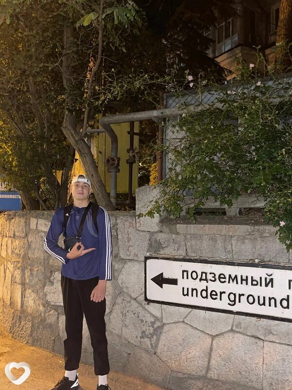 Ванёк, 24, Ялте — анкета №2438393