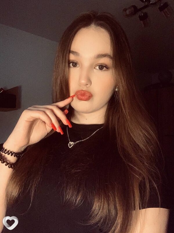 Яна, 20, Екатеринбурге — анкета №2440341