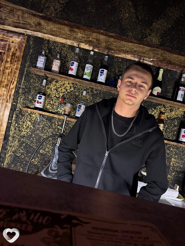 Максим, 24, Новотроицке — анкета №2442411