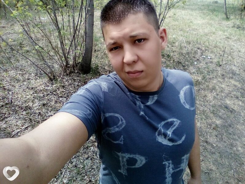 Артем, 28, Барнауле — анкета №2443800