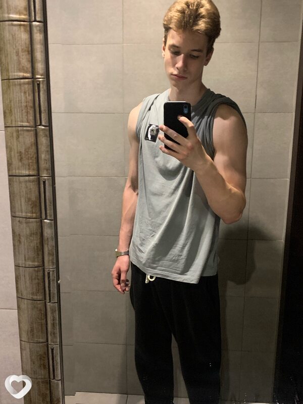 Артём, 20, Москве — анкета №2443689