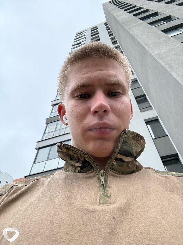 Михаил, 21, Екатеринбурге — анкета №2447580