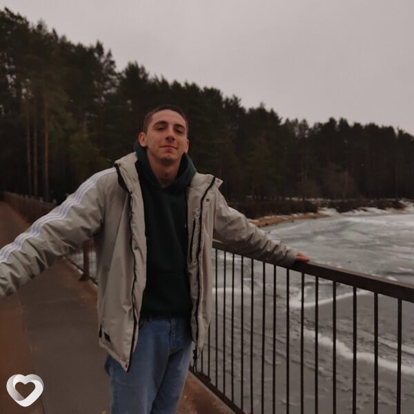 Максим, 21, Череповце — анкета №2449173