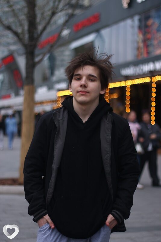 Саша, 19, Москве — анкета №2449505