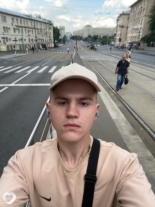 Илья, 21, Москве — анкета №2453438