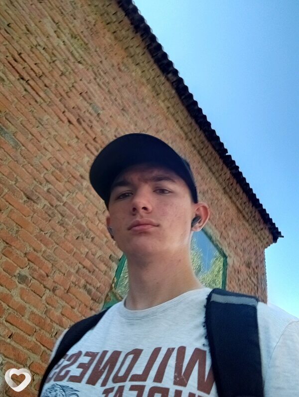 Максим, 21, Миллерове — анкета №2453909