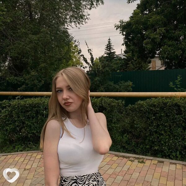 Анна, 21, Москве — анкета №2454035