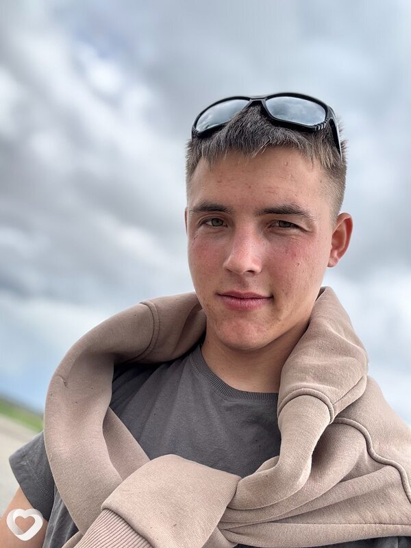 Александр, 20, Новосибирске — анкета №2461260