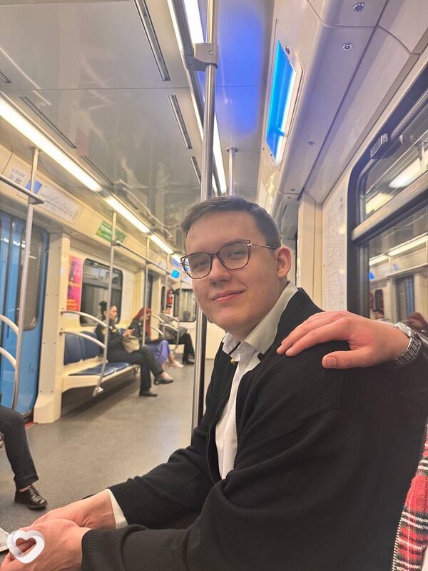 Артем, 20, Москве — анкета №2463158